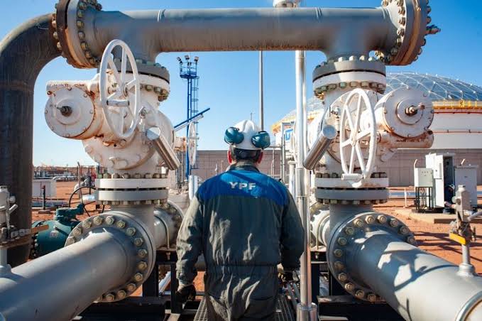 Cómo conseguir clientes en el sector Oil & Gas: estrategias para empresas que quieren crecer en Vaca Muerta