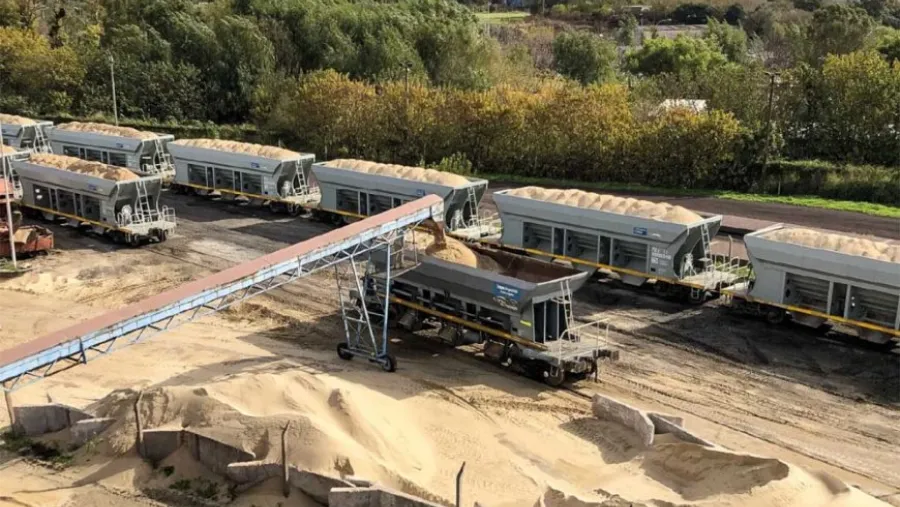 Analizan nuevas alternativas para transportar arena desde Entre Ríos y abastecer el crecimiento de Vaca Muerta
