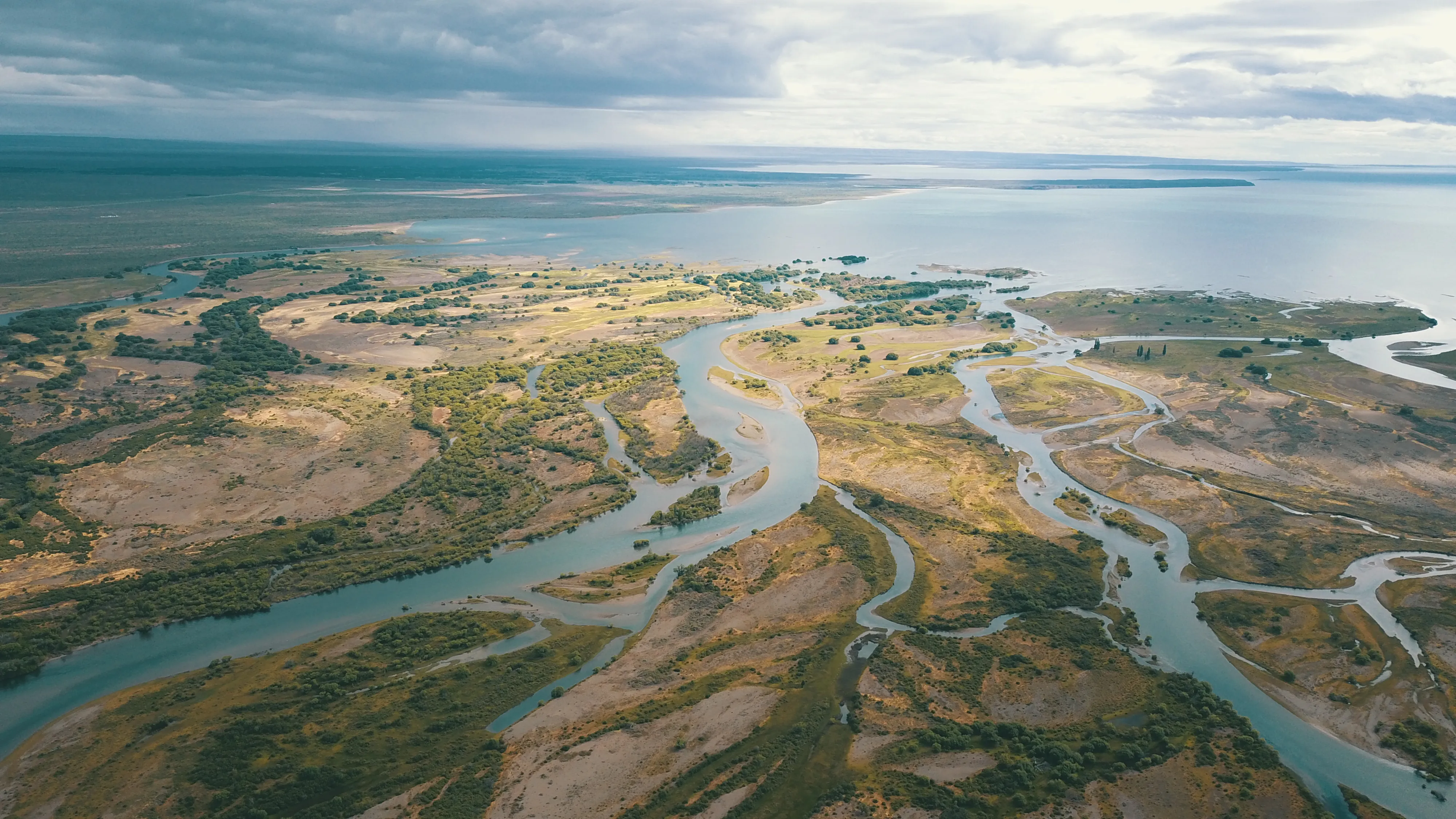 Neuquén invertirá USD 1.000 millones para poner bajo riego 50.000 hectáreas