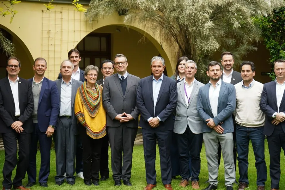 Integrantes de la delegación empresarial alemana junto a autoridades neuquinas durante su visita a la provincia.