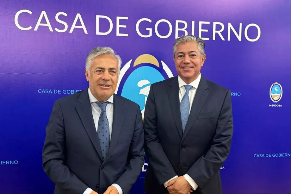 Alfredo Cornejo y Rolando Figueroa durante su encuentro en la Casa de Gobierno de Mendoza.